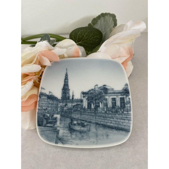 Copenhagen Plate Wall Hanger‎ Thorvaldsens Museum - Picture 1 of 12